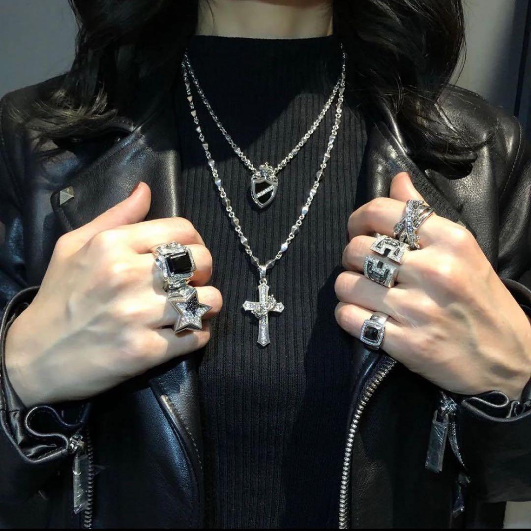 ジャスティンデイビス　CROSS WITH CROWN/STONE ペンダント