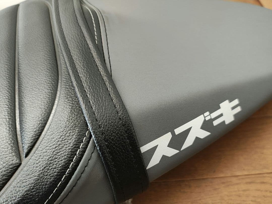 SV650用　スズキ純正OP　タックロールシート(ゲルザブ埋め込み済み)