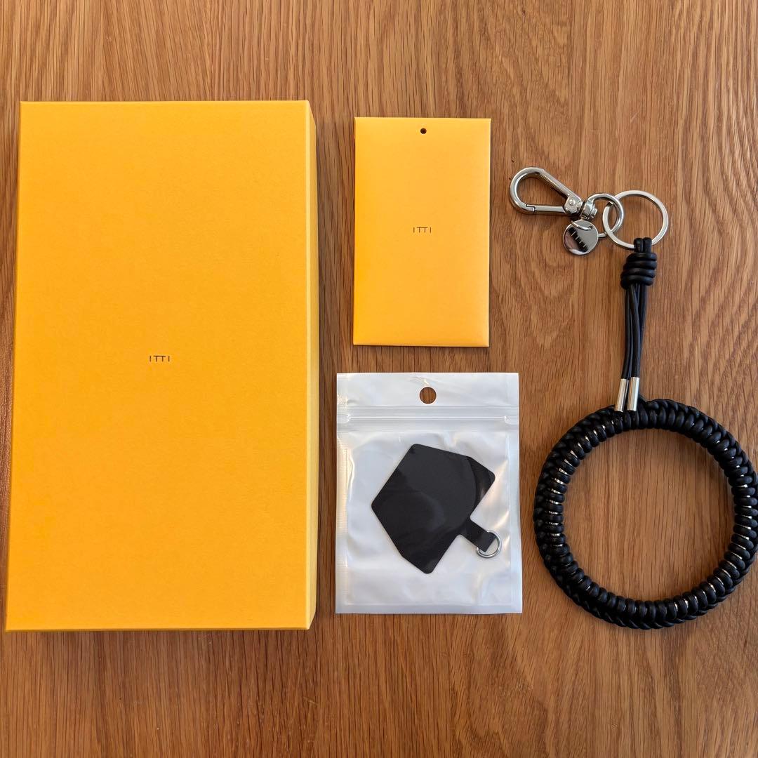 iTTi イッチ　CRISTY KNOT WRIST CIRCLE CHARM