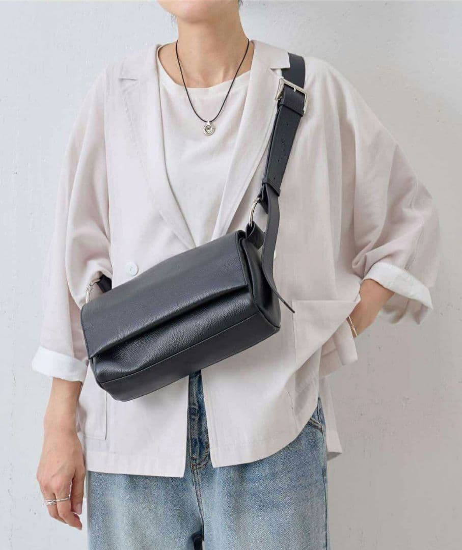 chiko mommy ※ビアズリー　レザーボディバッグのみ