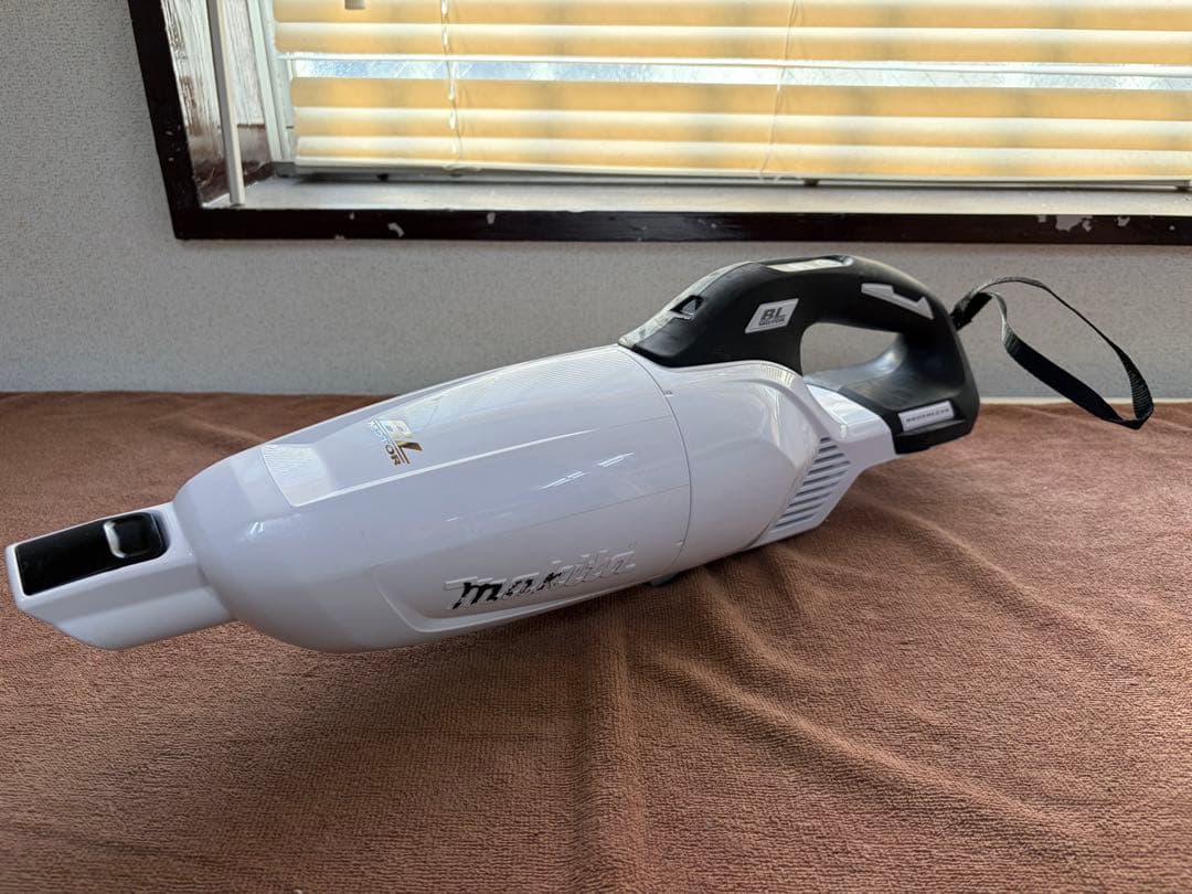 マキタ　充電式クリーナー　CL284FD