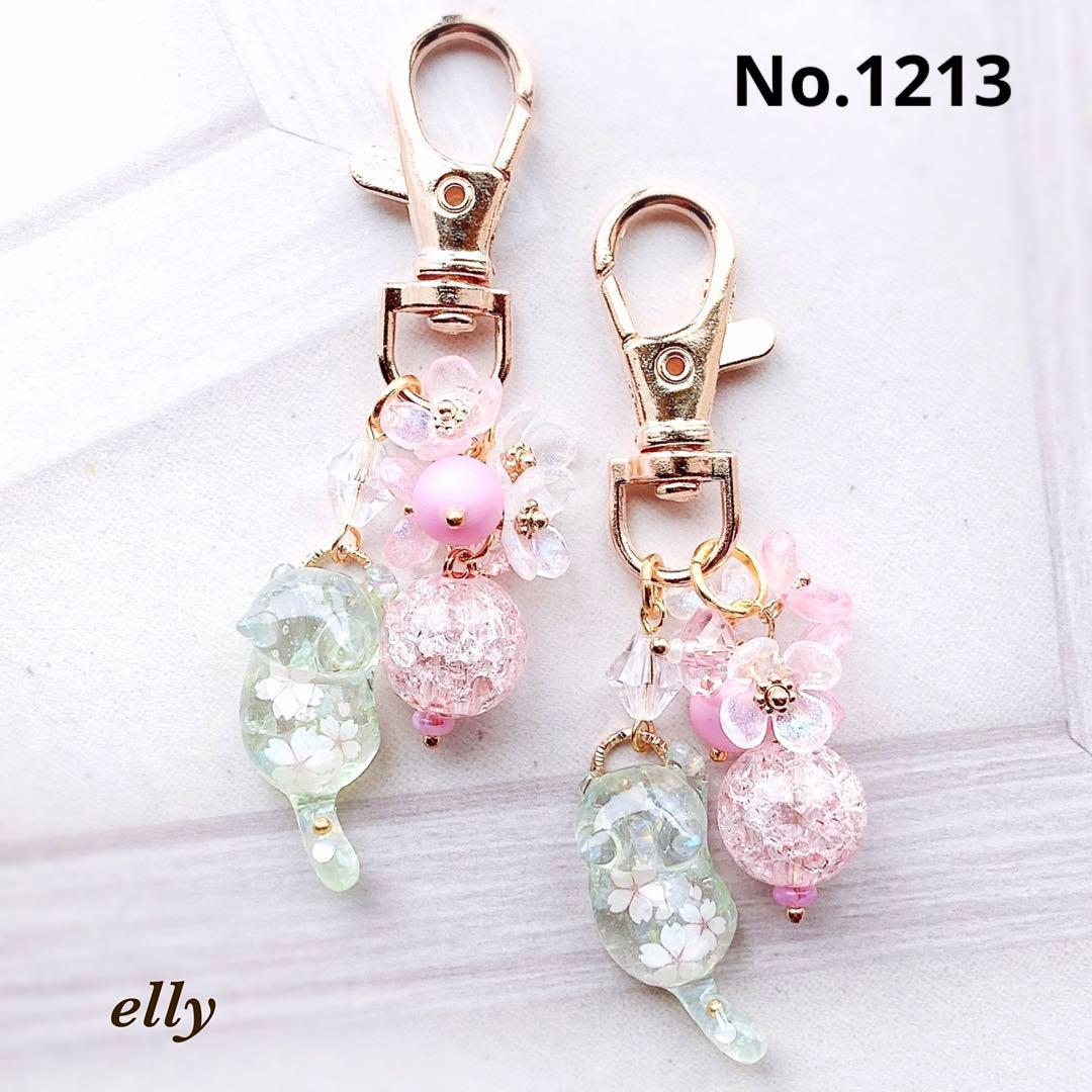 【みゆママ様】1213.天然石　琉球ガラス　桜　じゃれ猫　レジン　キーホルダー