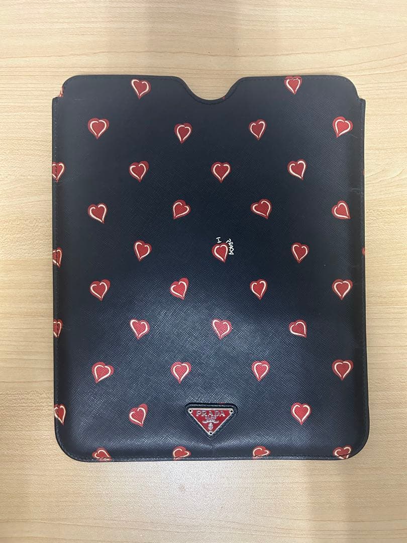 PRADA / プラダ iPADケース　レザーケース　ハート柄