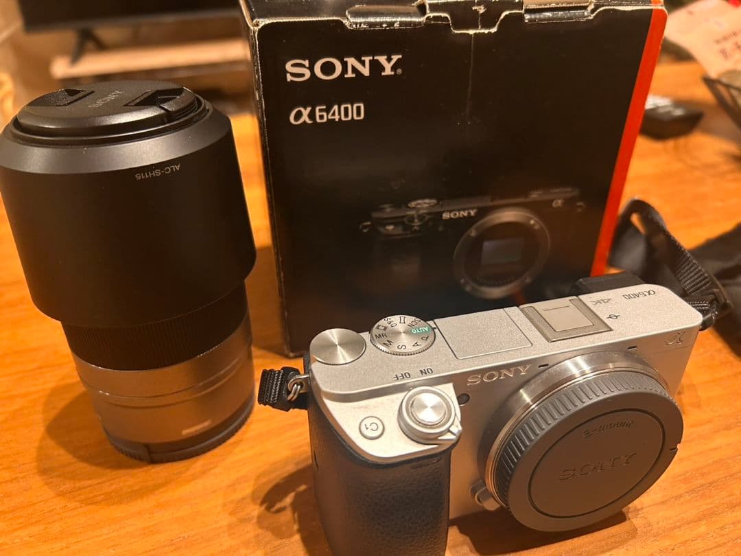人気のシルバー色カメラ　SONY α6400 ミラーレス一眼カメラセット
