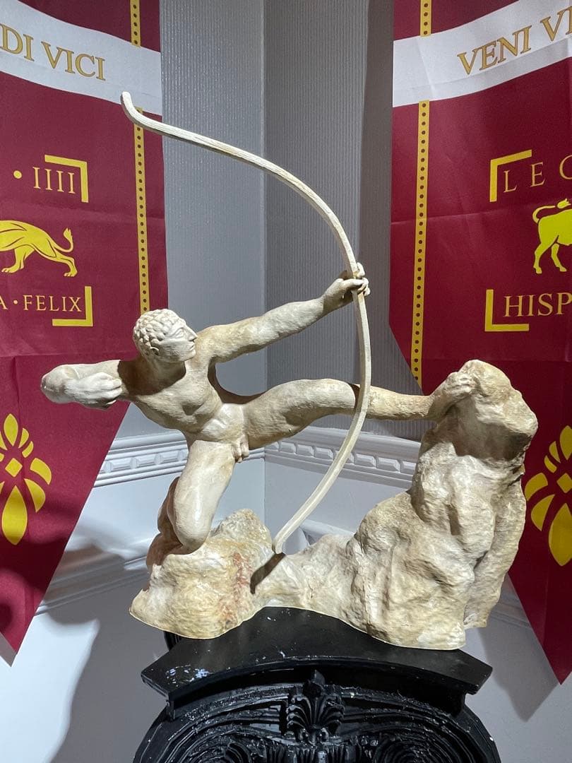 山猫オーダー専用 ヘラクレス, 横たわる負傷したギリシャ戦士 - アファイア神殿