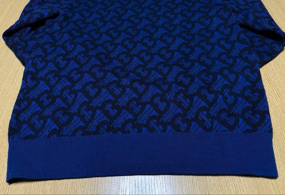 美品 BURBERRY ニット バーバリー セーター M TBロゴ 総柄 ブルー