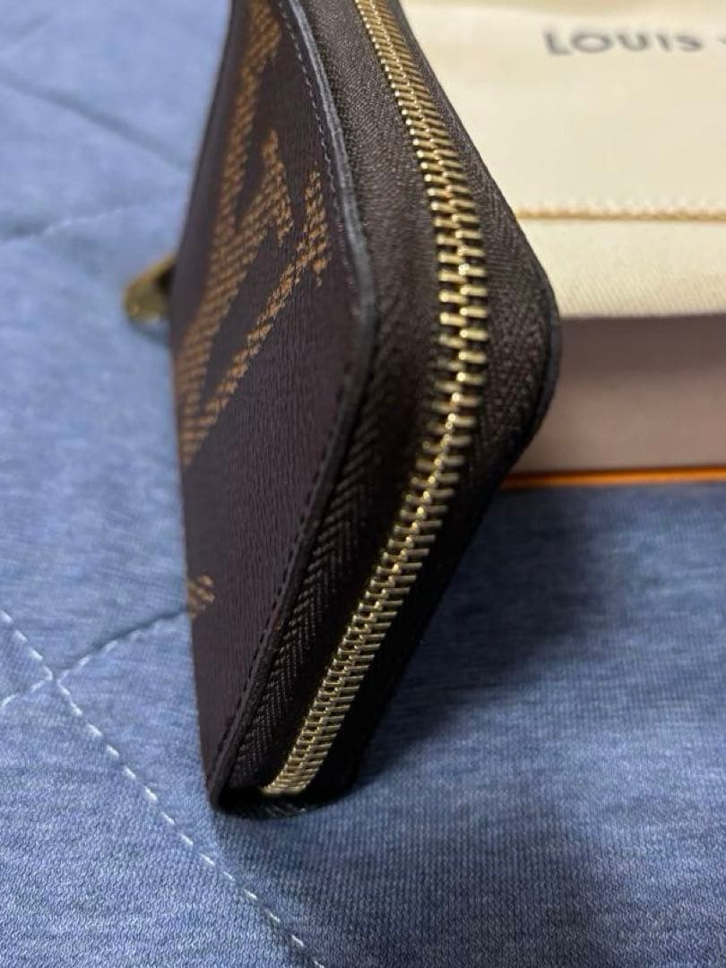 Louis Vuitton モノグラム ジャイアント　ジッピーケース