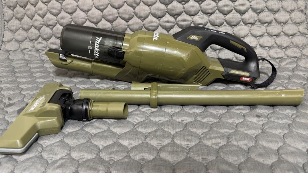 大掃除に！マキタ　充電式クリーナ CLOO3GZW本体　のみ　40v用