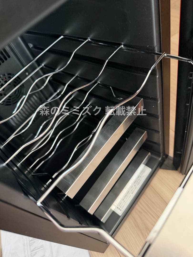 【生産完了品】デバイスタイル ペルチェ式ワインセラー レッド CE-8W 右開き