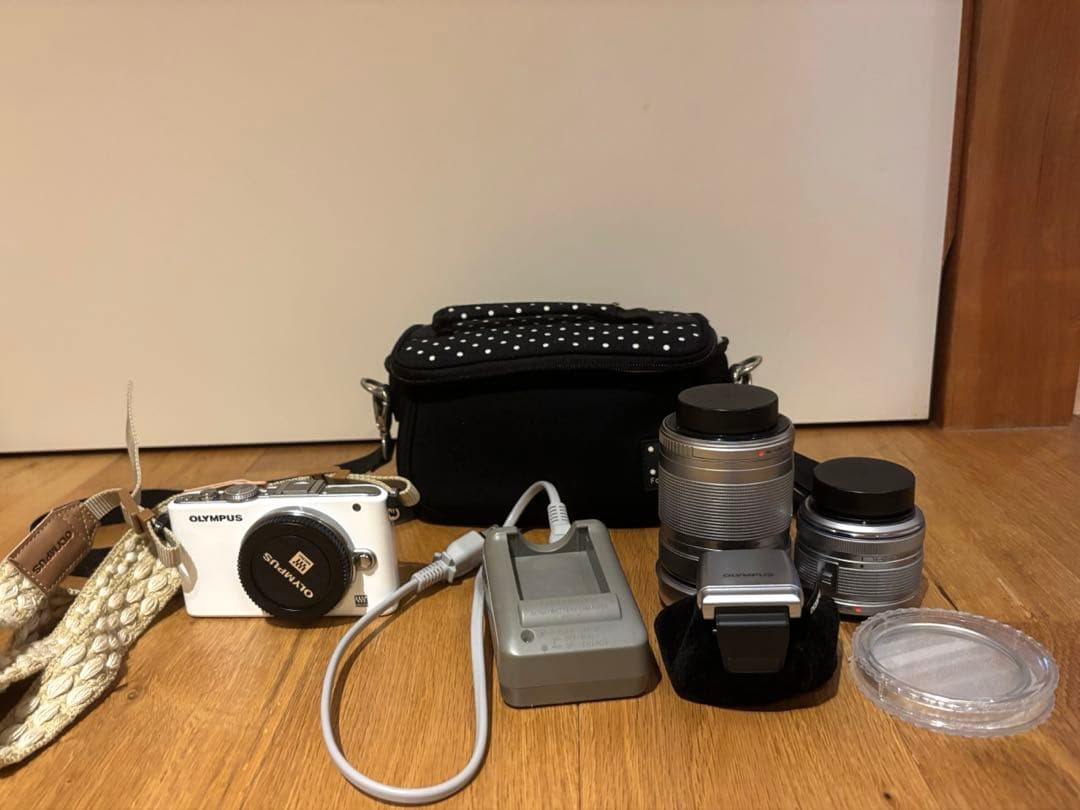 【美品】OLYMPUS PEN E-PL3 ミラーレス 一眼 ホワイト 紐付き