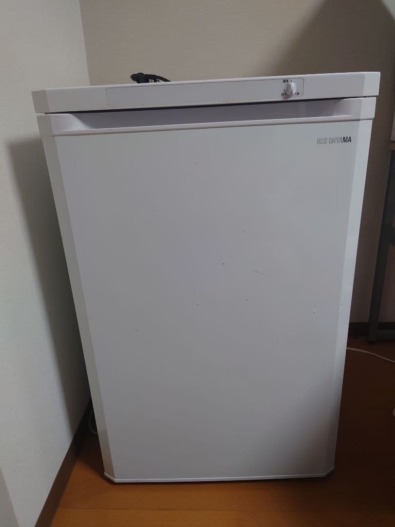アイリスオーヤマ　冷凍庫　IUSD-9B-W