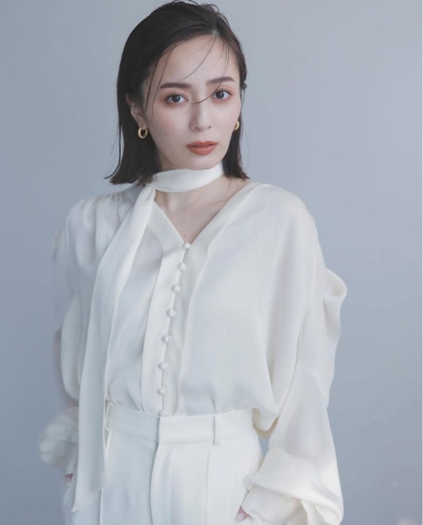 【新品未使用】anuans/フォルムスリーブタイブラウス【タグ付き】