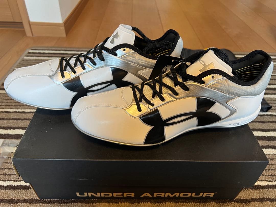 UNDER ARMOUR アンダーアーマー　野球スパイク　軽量