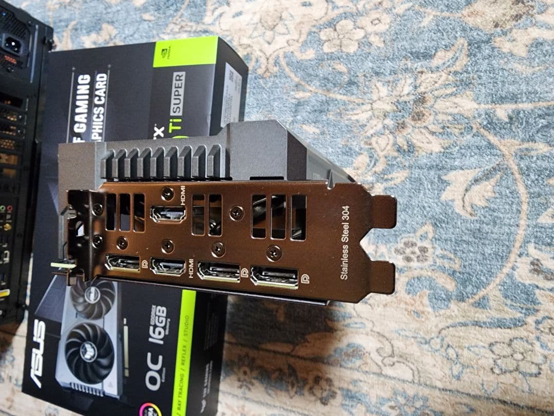 グラフィックボード・グラボ・ビデオカード ASUS TUF Gaming RTX 4070 Ti Super 16GB