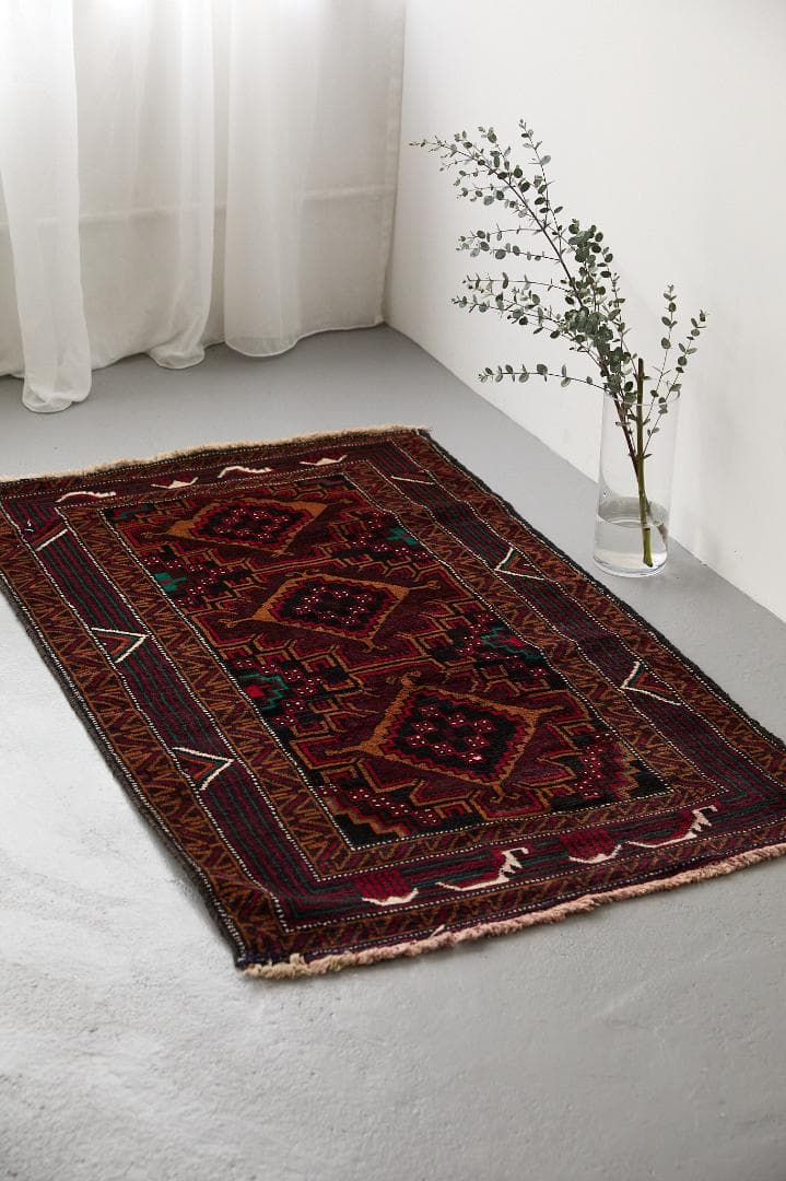 ヴィンテージラグ　トライバルラグ　バルーチ族（149×90cm）黒　紺　茶　緑