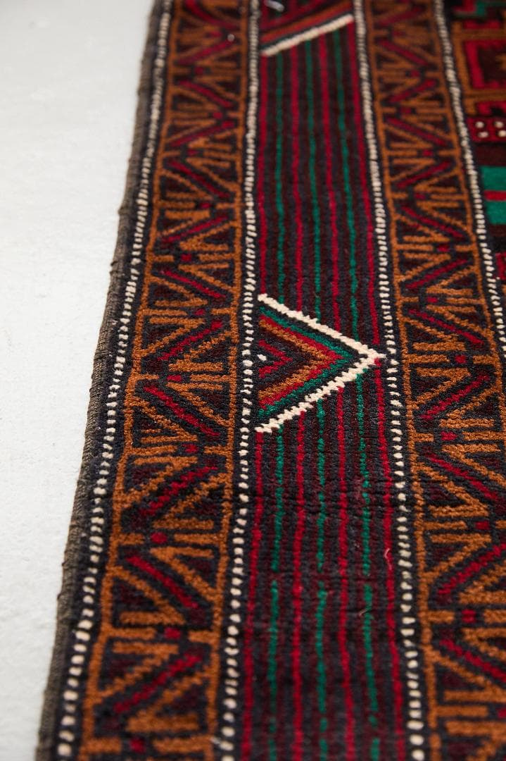 ヴィンテージラグ　トライバルラグ　バルーチ族（149×90cm）黒　紺　茶　緑
