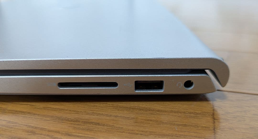 DELL Inspiron 15 Windows11 8GBメモリ