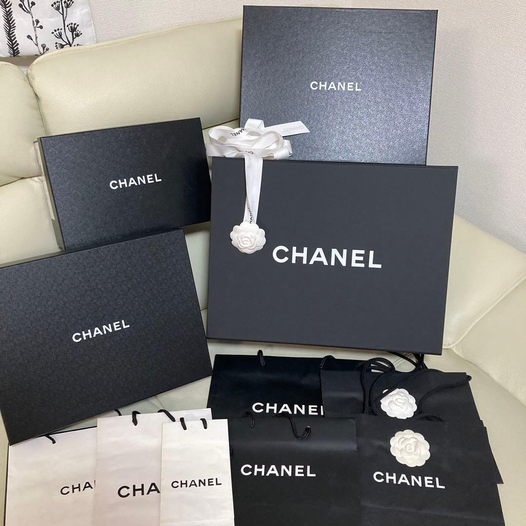 CHANEL ショッパー包装紙& 大きいサイズマグネット式箱、靴入れ空箱&リボン