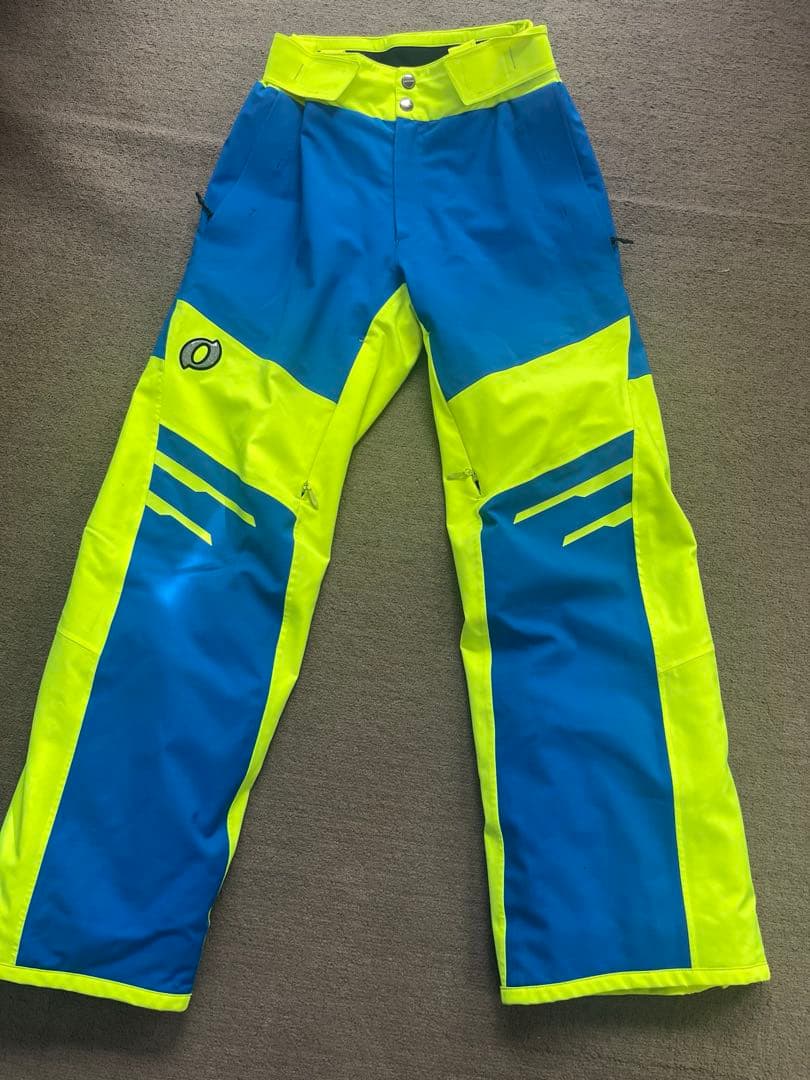 オンヨネ　サロモンワッペン付き　スキーウェア　上下セット　レディース　SS