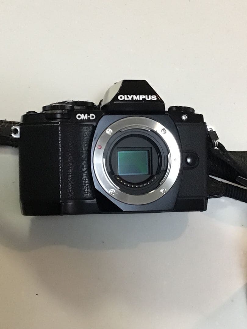 OLYMPUS OM-D ミラーレス一眼カメラ 本体＋レンズ2本 タッチパネル