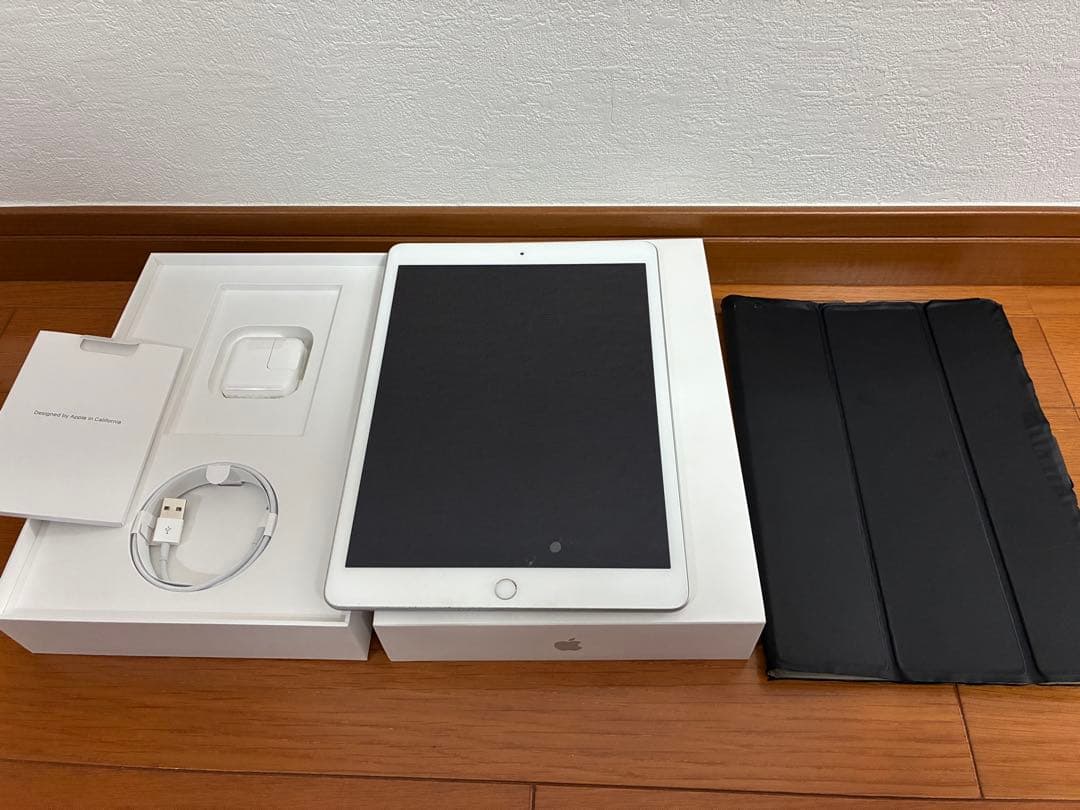 美品 Apple iPad シルバー 第7世代 Wi-Fi 32GB おまけ付き
