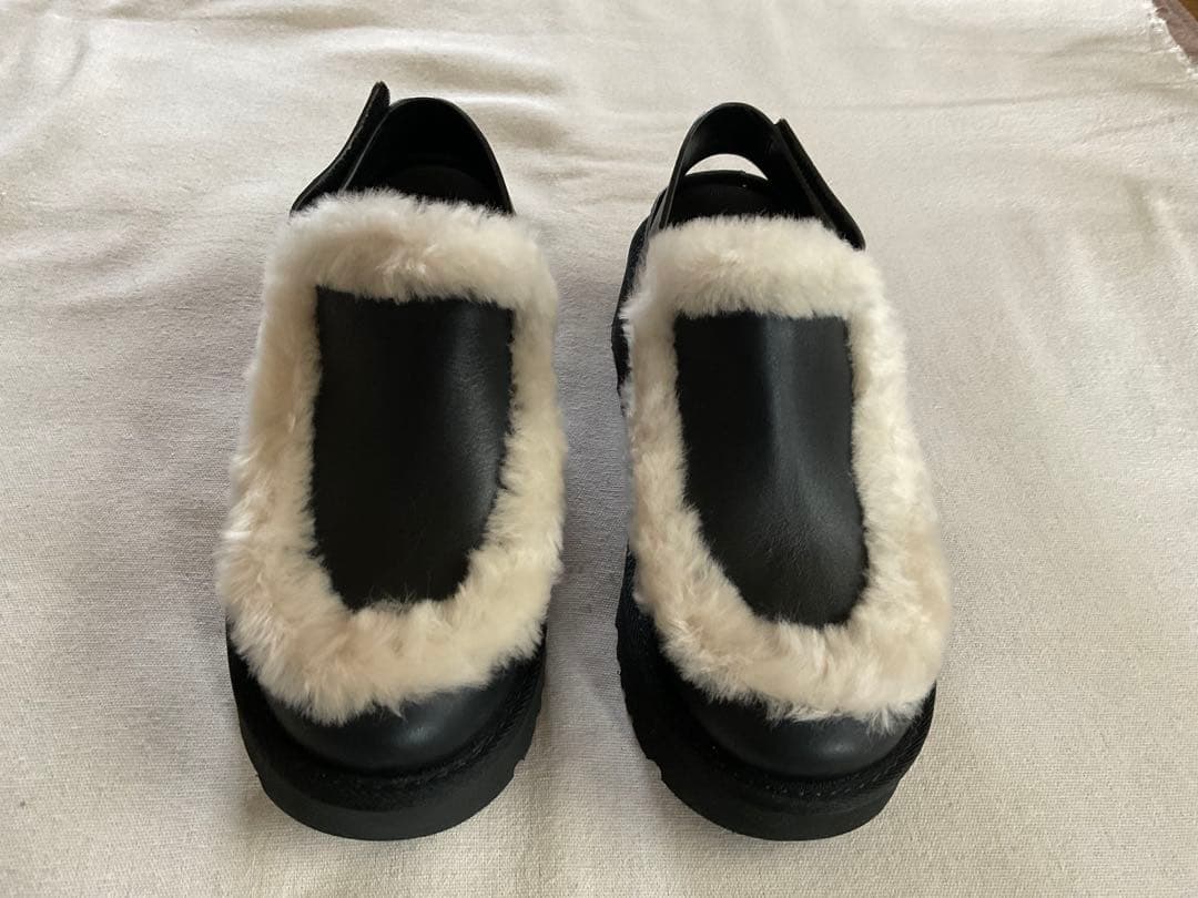 UGG アグ　サンダル