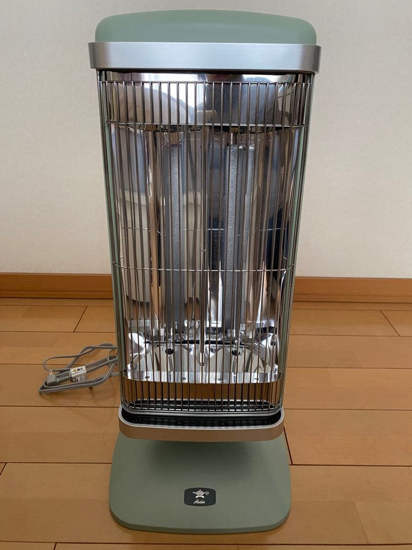 Aladdin（アラジン）遠⾚グラファイトヒーター（AEH-2G10BJ）