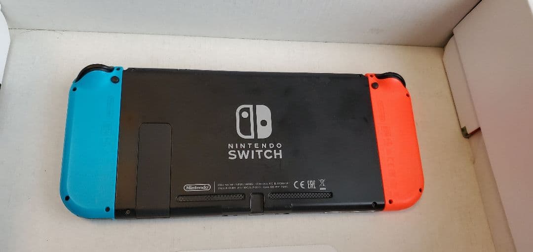 Nintendo Switch 本体 赤/青　追加コントローラー2個付き