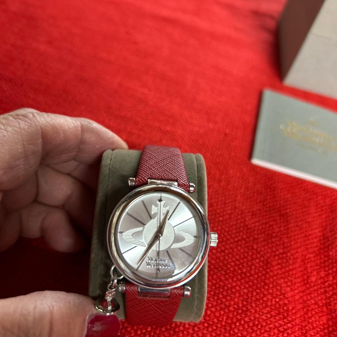 ヴィヴィアンウェストウッドの素敵な時計です。 とても美品です。