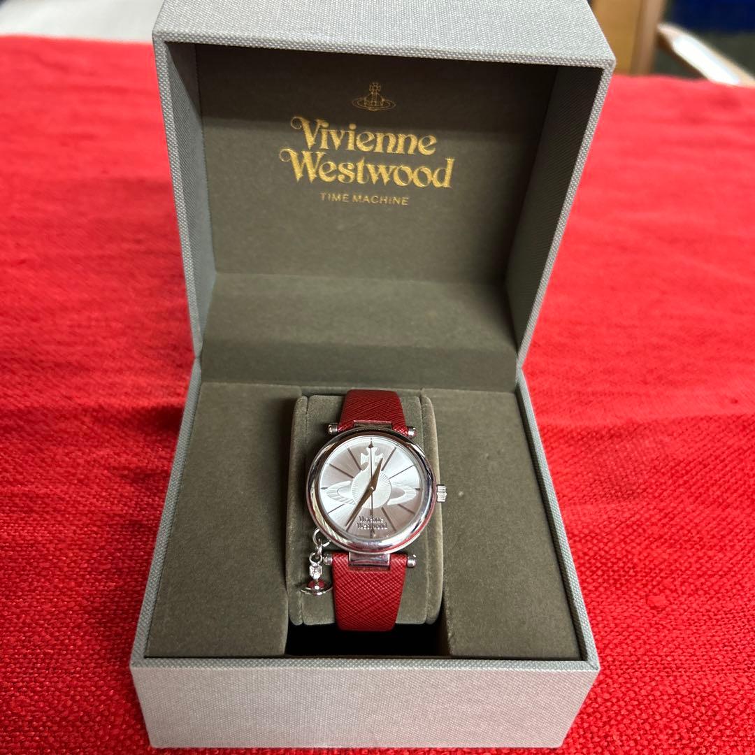 ヴィヴィアンウェストウッドの素敵な時計です。 とても美品です。