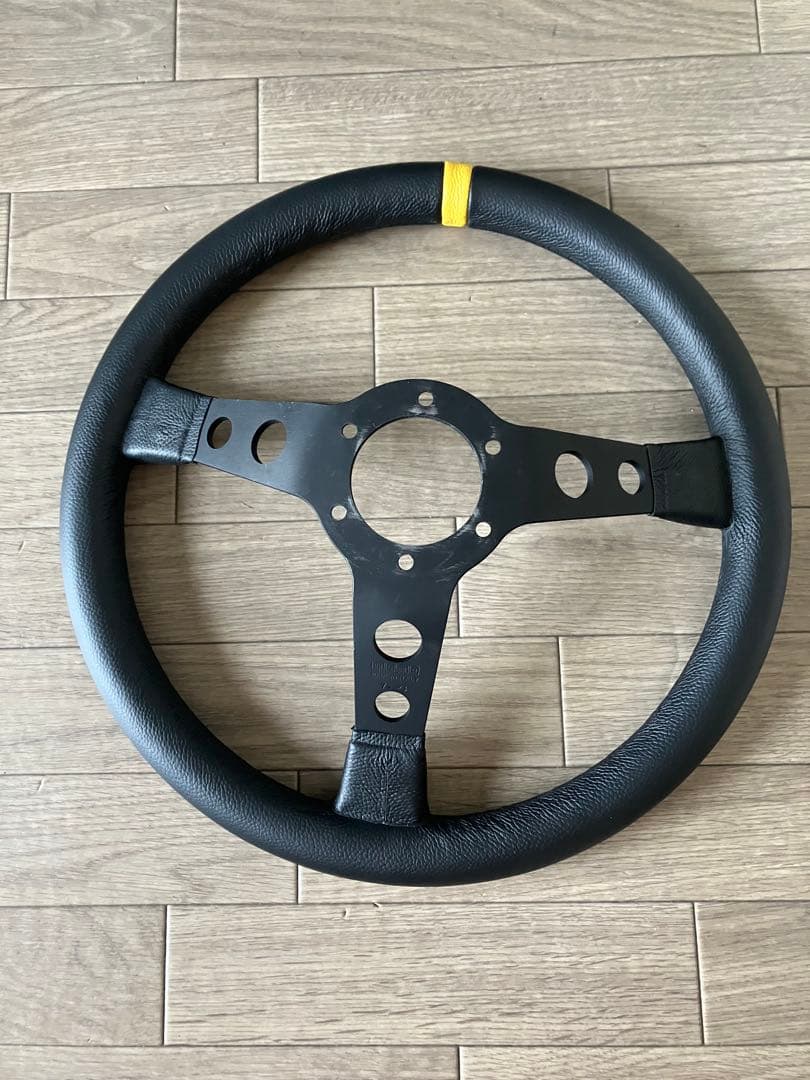 momoステアリング　MOD0.7（BK M-41 ）35パイ（正規品）