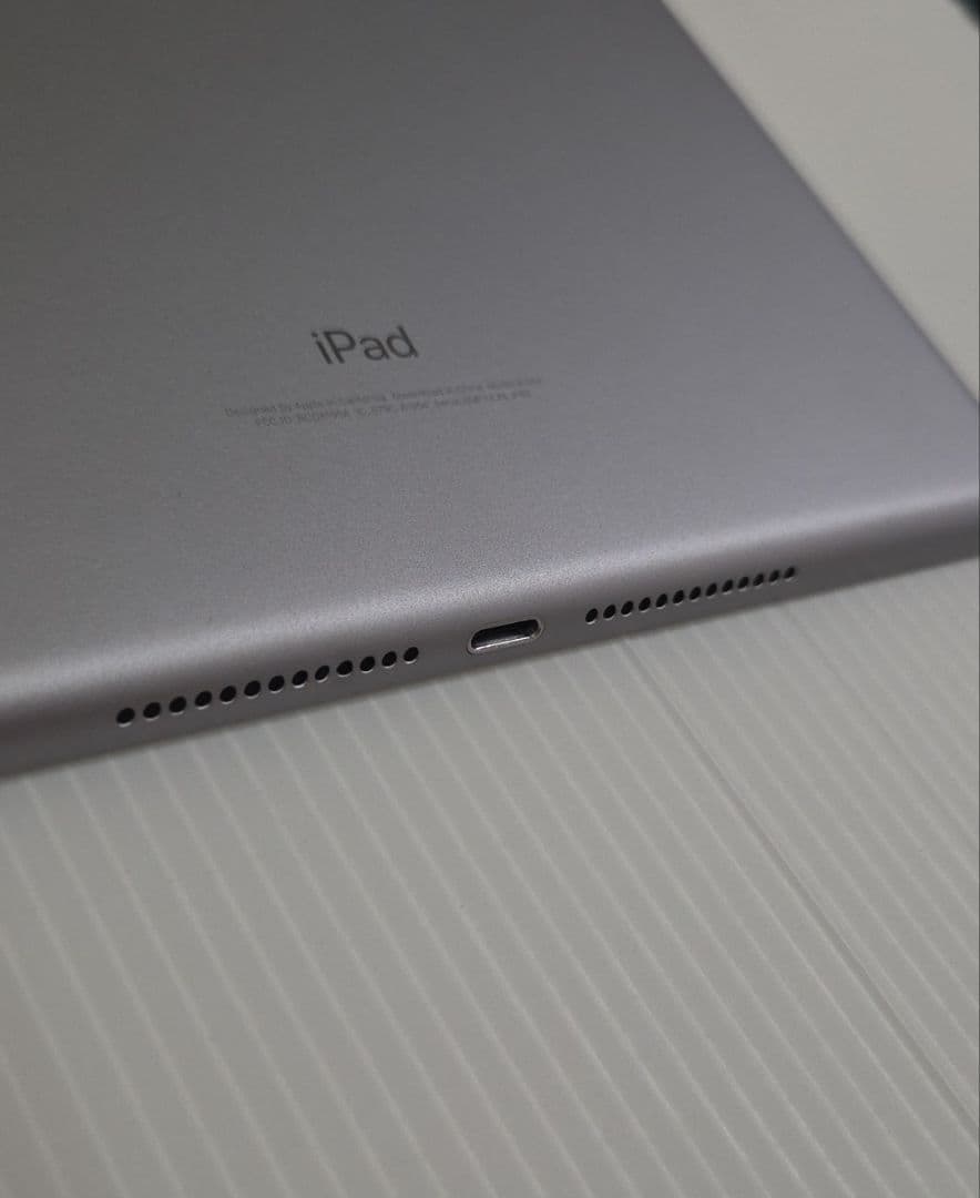 Apple ipad 第6世代 Wi-Fi + Cellularモデル 32GB