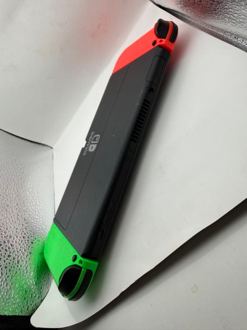 d*3様 Nintendo Switch 本体 グリーンとレッドジョイコン