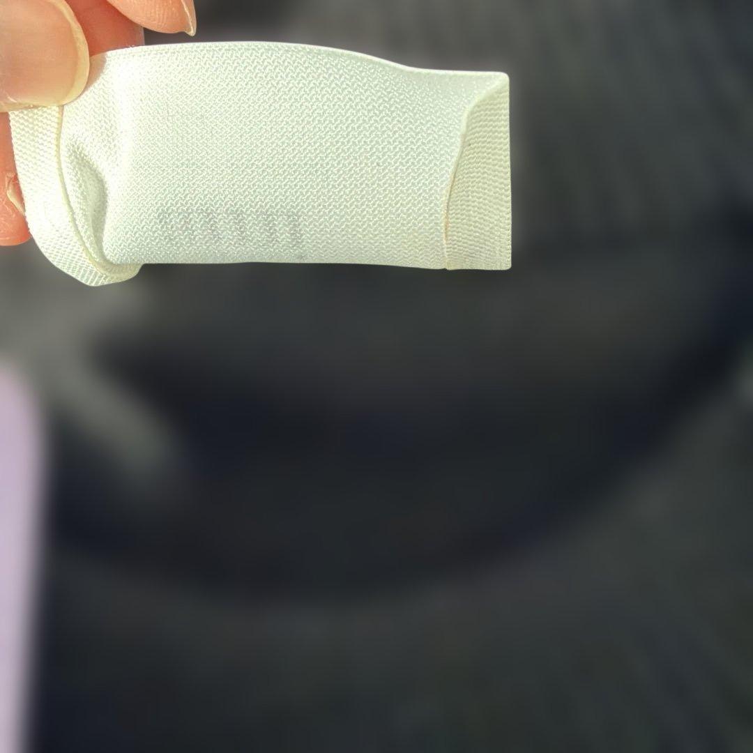 l*y様 ⭐️Ami Paris⭐️ブラック　ロゴレッド　厚手セーター　Sサイズ