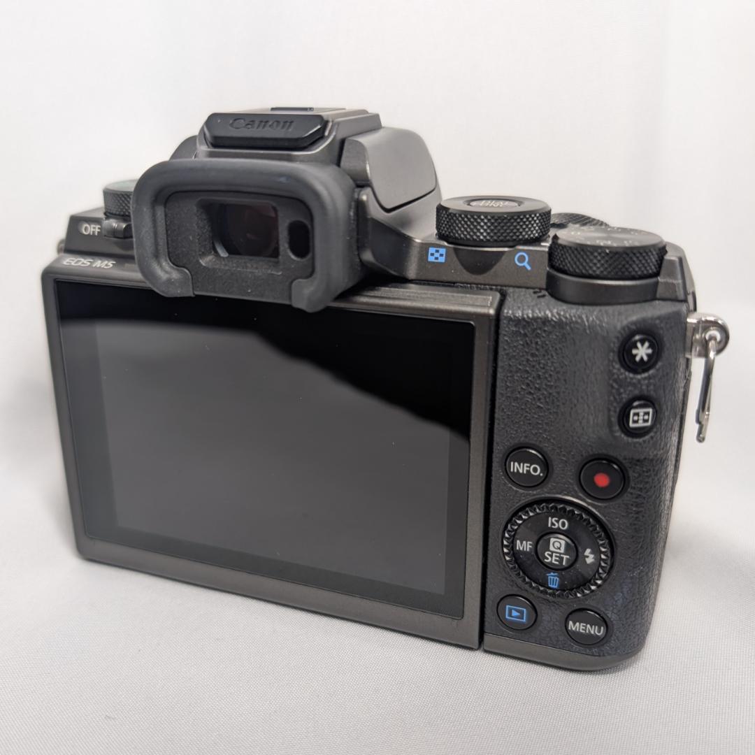 デジタルカメラ EOS M5 + EF-M15-45mm F3.5-6.3 IS STM