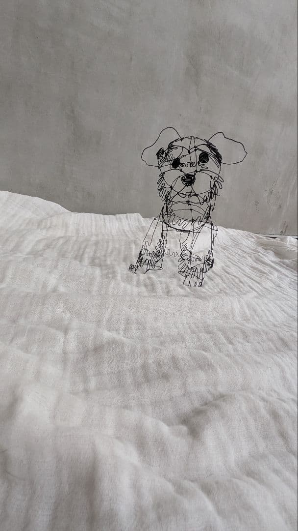 こっちを見てるミニチュアシュナウザーのワイヤーアート