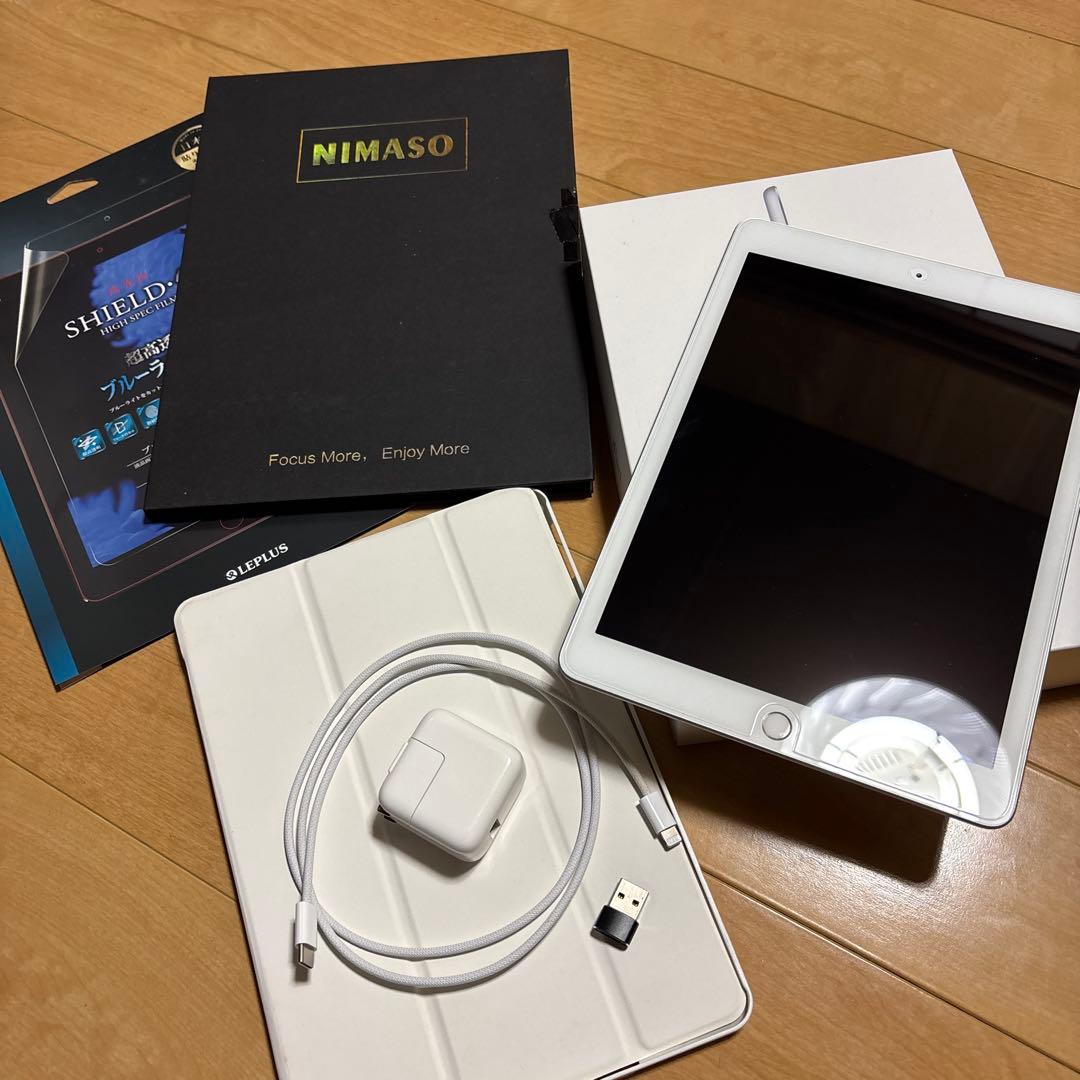 【美品】iPad 第6世代　32GB ホワイト　おまけ付き