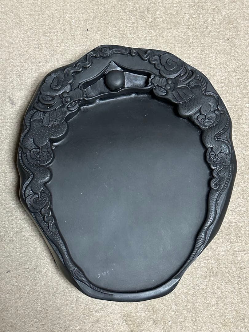 中国美術　双龍搶珠（龍戱玉）楕円硯