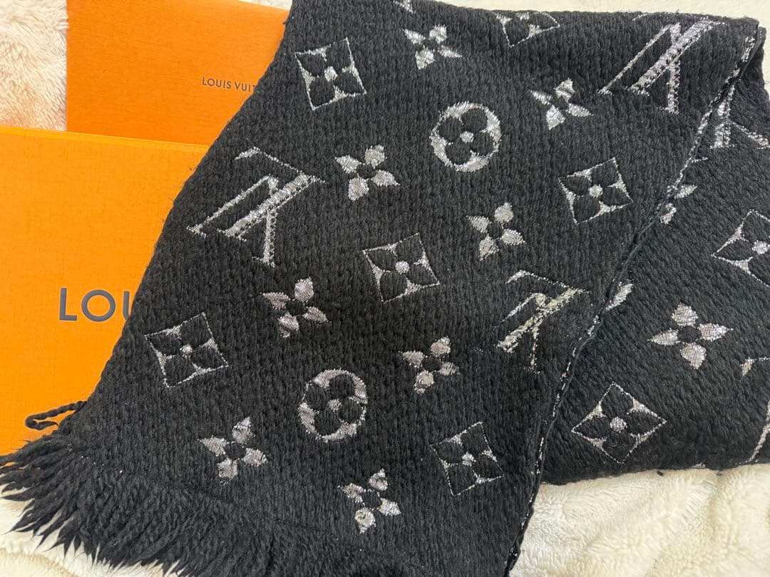 LOUIS VUITTON ブラック マフラー