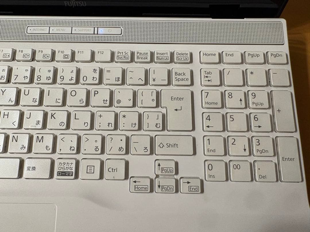 富士通 LIFEBOOK AHシリーズ ホワイト