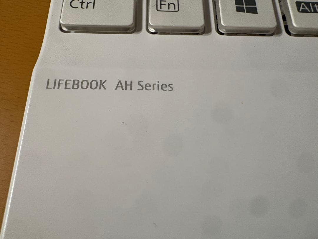 富士通 LIFEBOOK AHシリーズ ホワイト