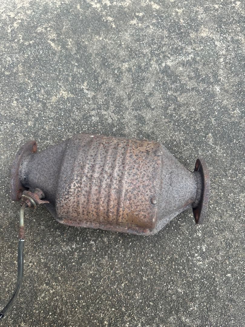 リ*件様 車種不明　触媒