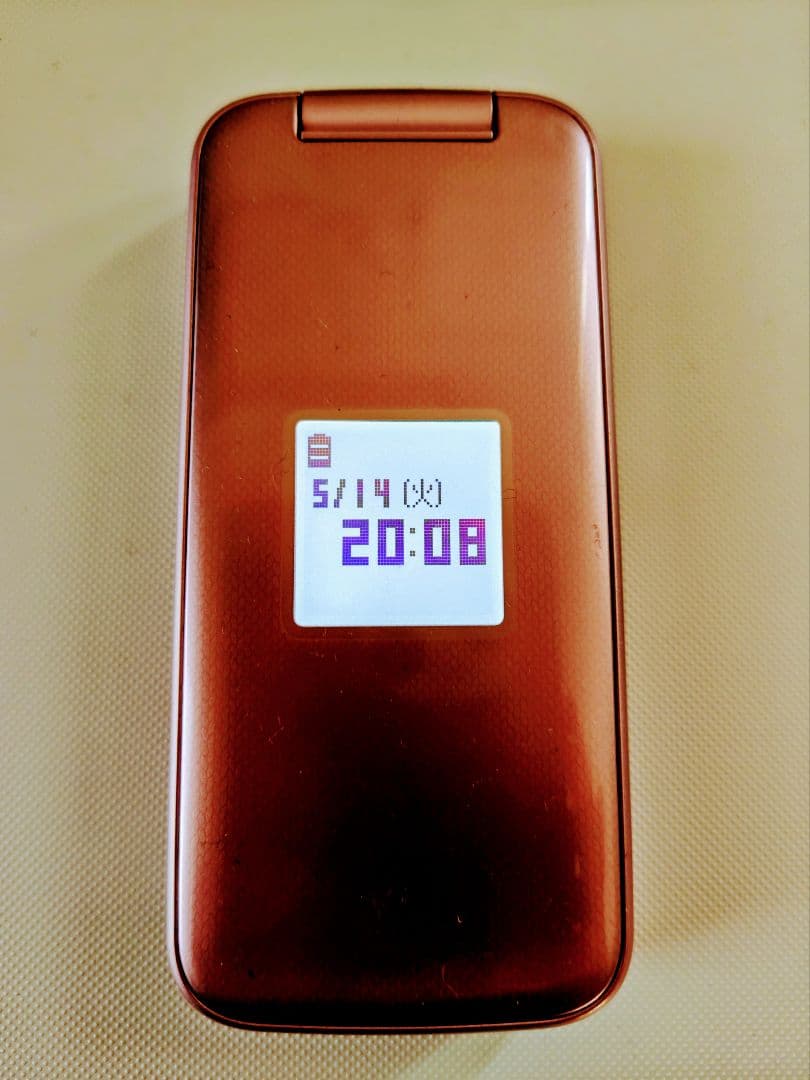 ピンク 折りたたみ式 携帯電話 F-01M