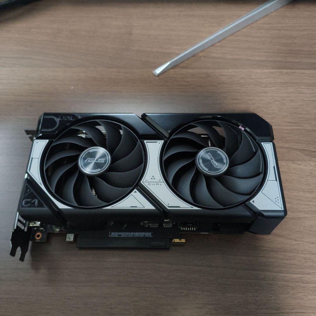 ASUS RTX5060 デュアルファン グラフィックボード