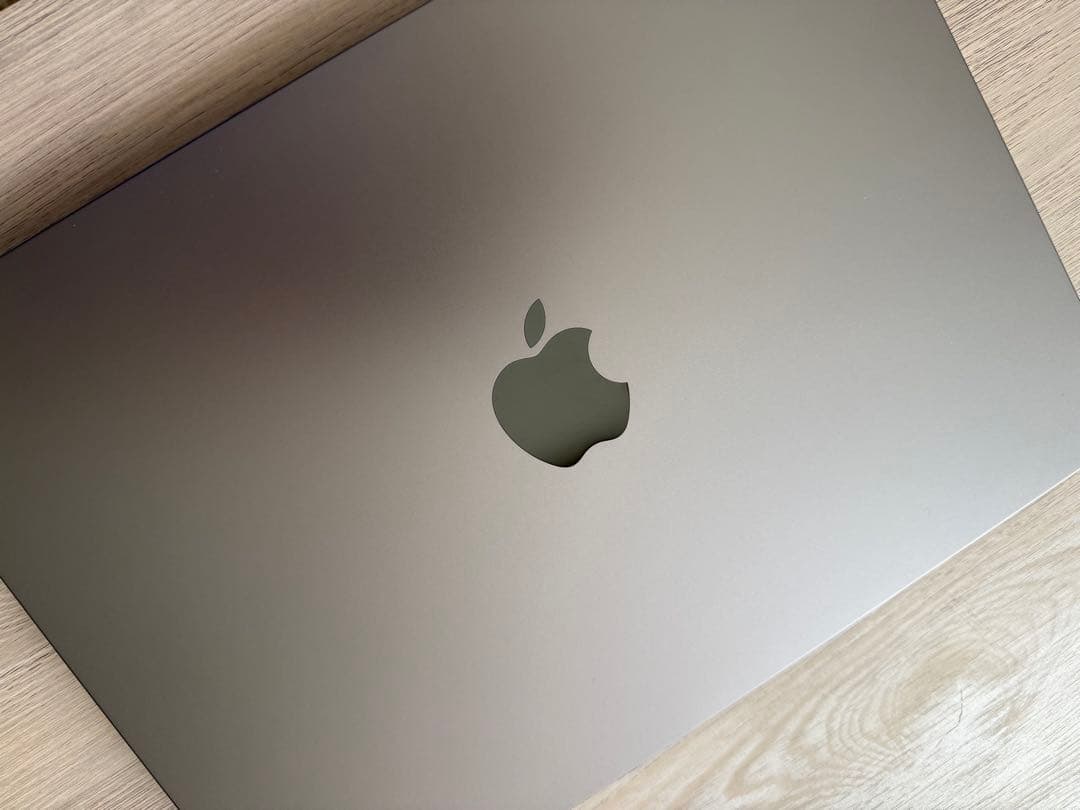 美品　Apple MacBook Air M2 13インチ　スペースグレイ