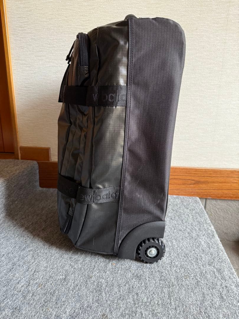 New Balance キャリーケース ブラック 中型