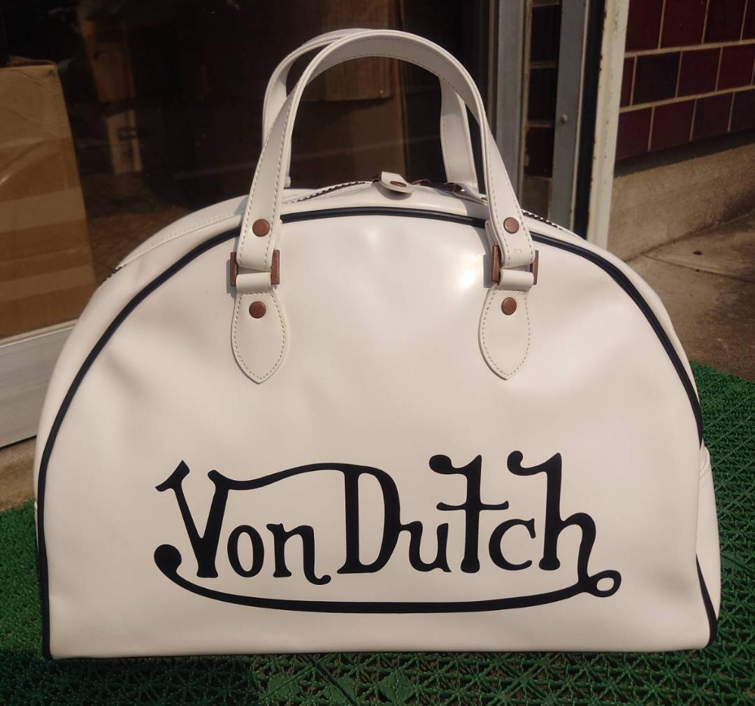 Von Dutch ロゴ入りホワイトボストンバッグ