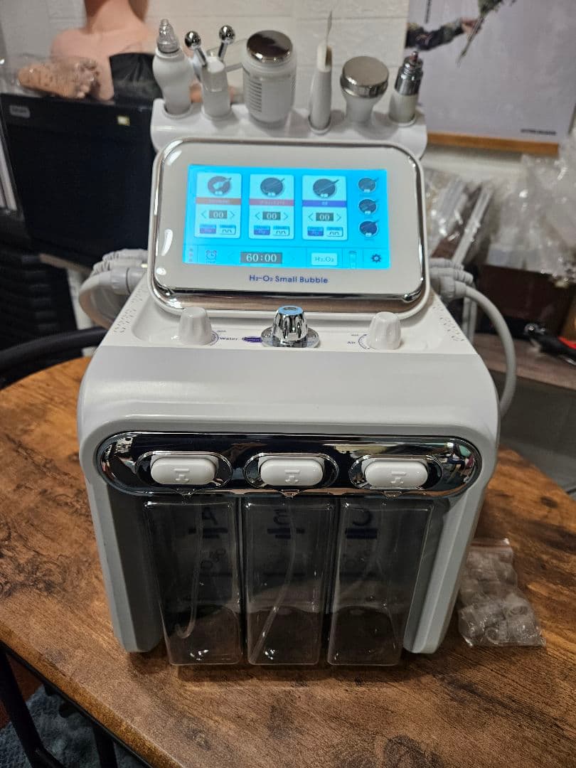 【業務用】多機能美顔器 キャビ+RF+ハイドロ+コールド+ピーリングなど１台で！