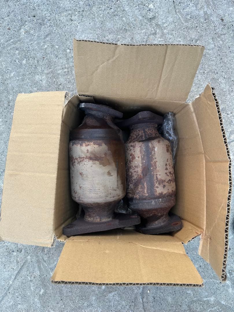 17マジェスタ UZS171 触媒