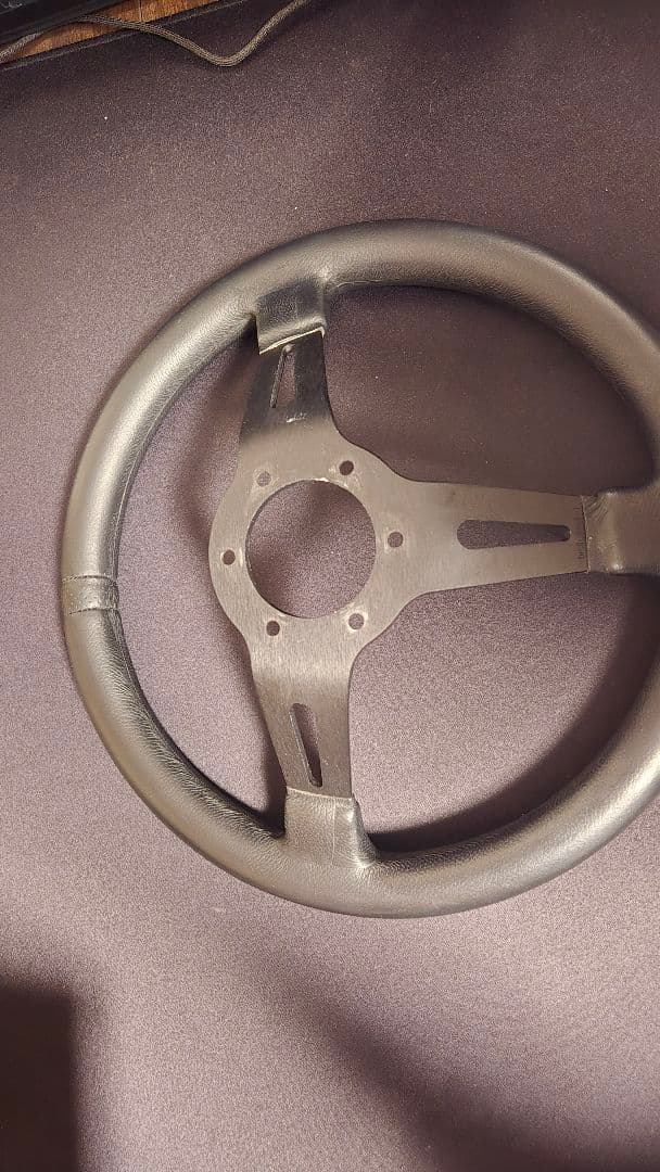 momo ステアリングフルスピード　32.8cm